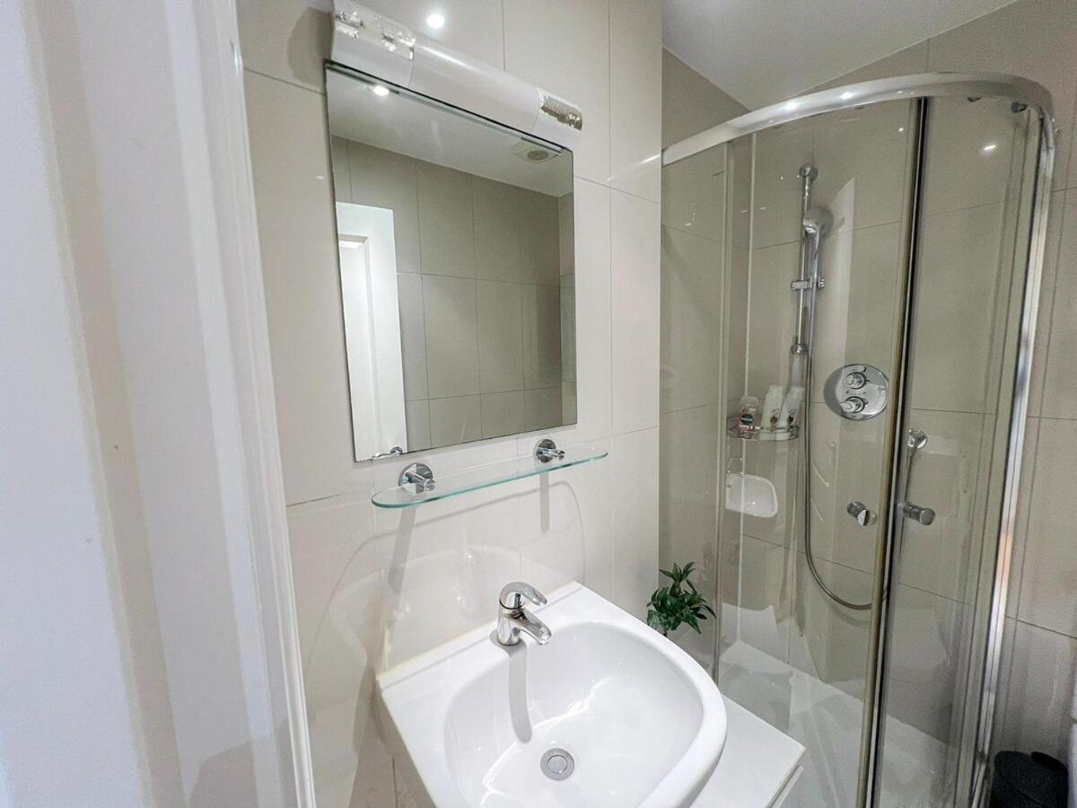 3 Bedroom Apartment With Private Terrace In Pimlico, Westminster, Victoria Лондон Екстериор снимка
