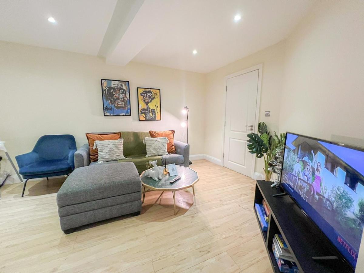 3 Bedroom Apartment With Private Terrace In Pimlico, Westminster, Victoria Лондон Екстериор снимка